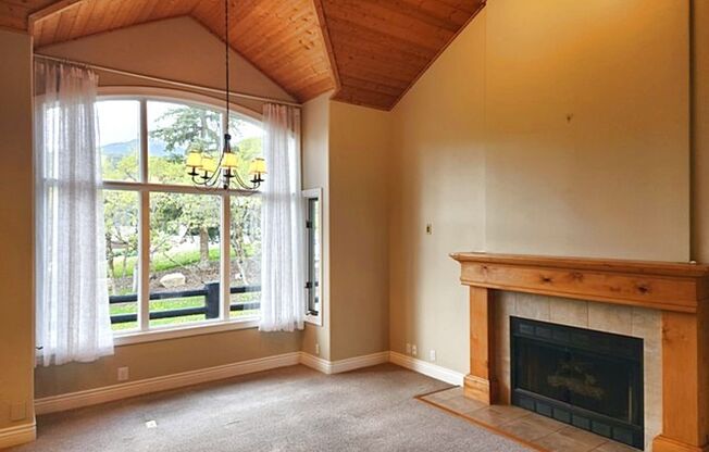 Large Private Luxury Home in Pinebrook  Estates