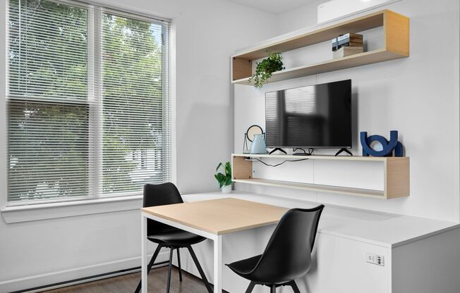 Studio, 1 bath, 327 sqft, $1,075, Unit #131