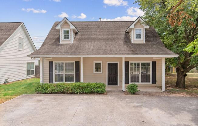 Immediate Move In! Charming 4 Bed, 2.5 Bath in Great Neighborhood