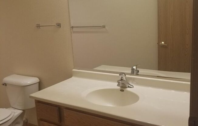 2 beds, 1 bath, 900 sqft, $899