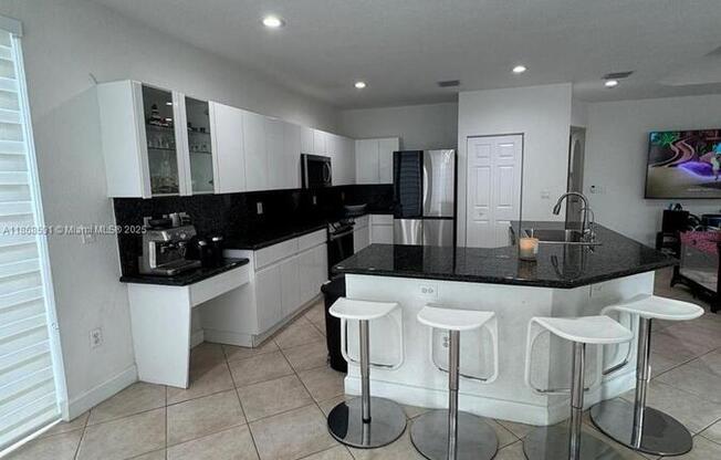 10873 NW 71 ST