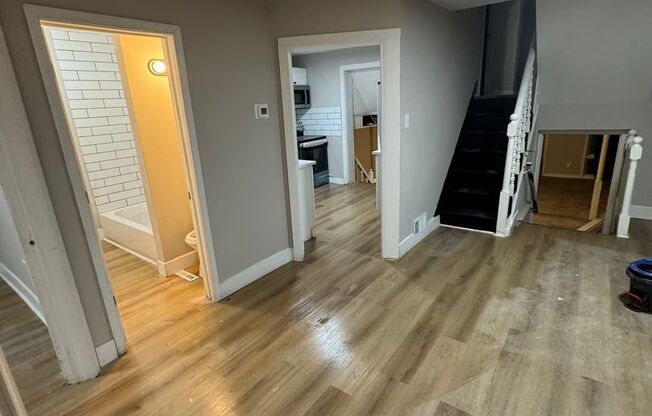 Spacious 6 bedroom - **1 MONTH FREE RENT**