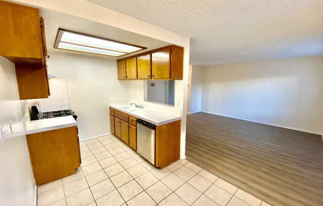 651 W 12 ST