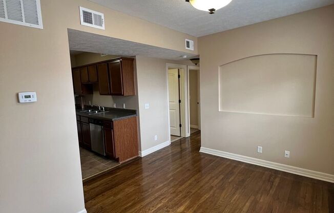 2 beds, 1 bath, 800 sqft, $1,395, Unit 601 - Unit 205 B800