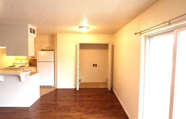 2 beds, 1 bath, 800 sqft, $795, Unit 1311 Glen Oaks #3