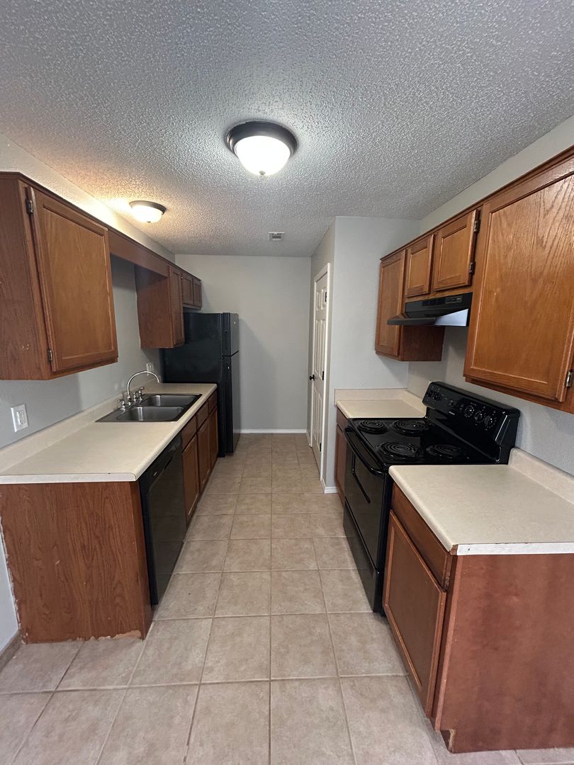 3501 SW Landau Ct Apt 1 &amp; 2