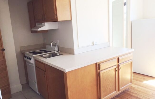 Studio, 1 bath, 240 sqft, $1,100, Unit 617A