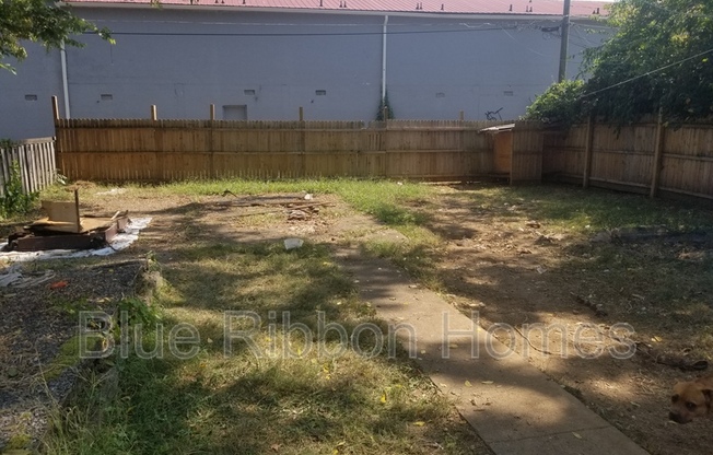 2806 E 5 AVE