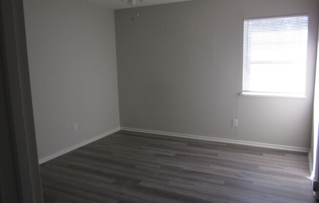 1 bed, 1 bath, 585 sqft, $595, Unit 13