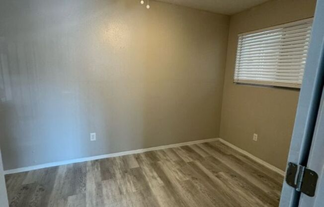 1 bed, 1 bath, 425 sqft, $949, Unit 114