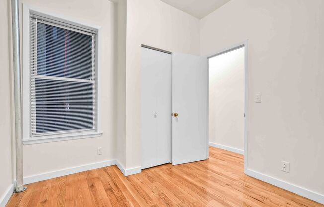 2 beds, 1 bath, $3,600, Unit 1R