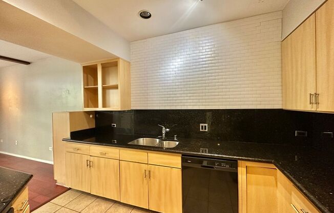 Luxury 2 Bed/2.5 Bath 2 Story Townhouse in Marina District in Downtown San Diego