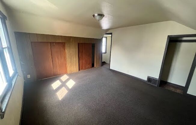 2 beds, 1 bath, $1,075