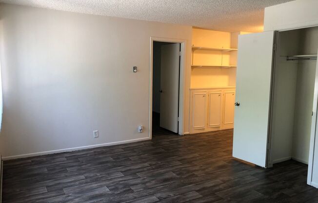 1 bed, 1 bath, 620 sqft, $1,095, Unit 12