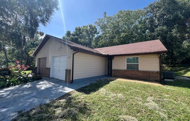 Charming 2-Bedroom, 2-Bathroom Home in a Tranquil Leesburg Community with Open Garage and Versatile Living Spaces! WASHER AND DRYER INCLUDED!