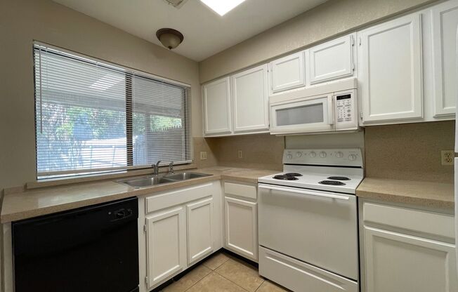 WINTER MOVE-IN SPECIALS - AVAILABLE NOW - 2 BEDROOM 1.5 BATH APARTMENT IN KELLER