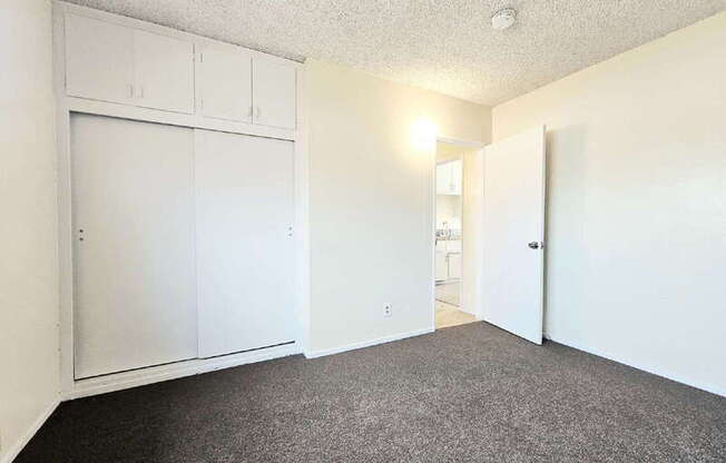 231 1/2 E 89 ST