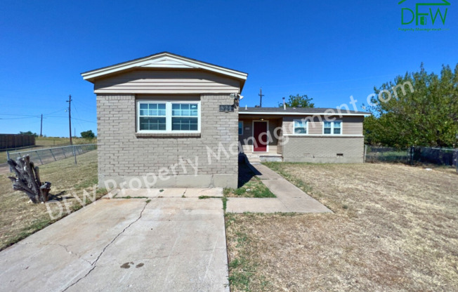 Charming 4-Bedroom Home with Large Fenced Yard in Lawton, Oklahoma