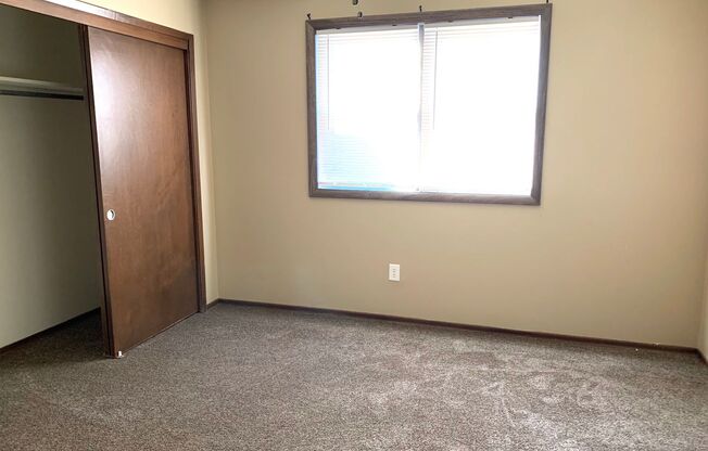 1 bed, 1 bath, 625 sqft, $860, Unit 4112 Wyndsor Terrace Building 1 #33