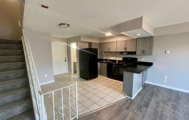 2 beds, 1.5 baths, 906 sqft, $1,750, Unit 8-6B