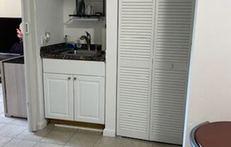 1 bed, 1 bath, $1,200, Unit Weston RE Group LLC