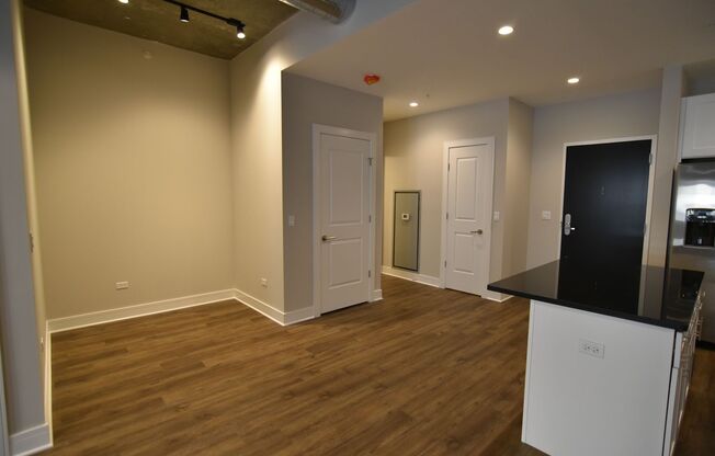 1 bed, 1 bath, 713 sqft, $3,175, Unit 3833-209