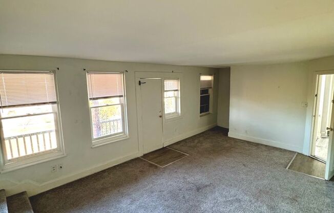 2 beds, 1 bath, 700 sqft, $1,150, Unit 606 West - 05