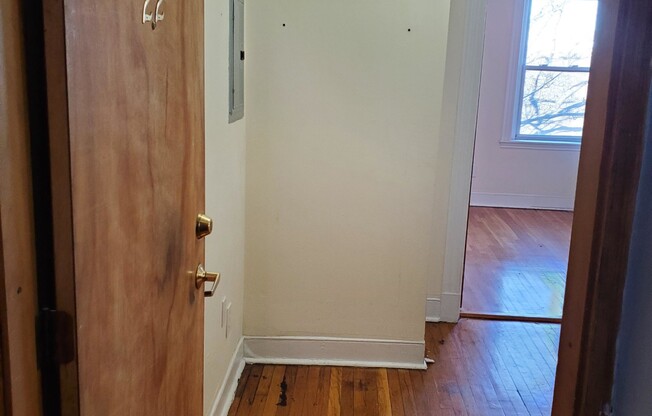 1 bed, 1 bath, $2,400, Unit 22