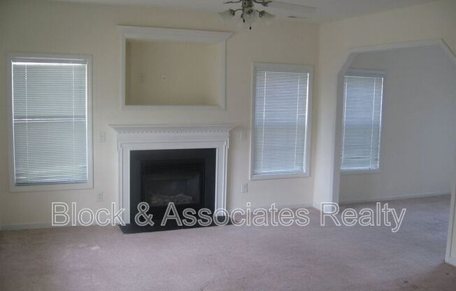 1822 EVA MAE DR