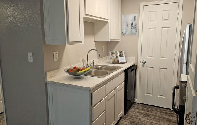 1 bed, 1 bath, 545 sqft, $775, Unit SB-A16