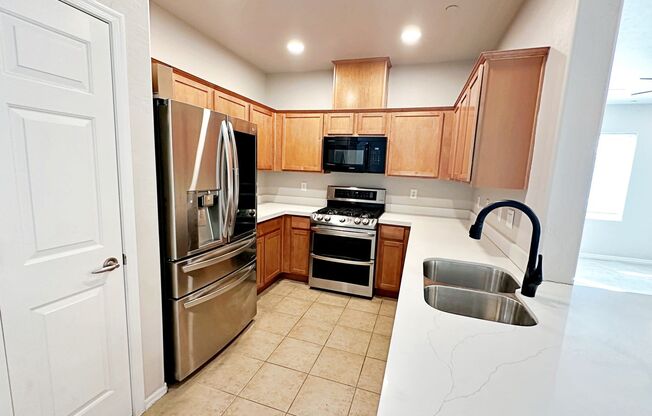 3 beds, 2 baths, $1,900, Unit # 2013