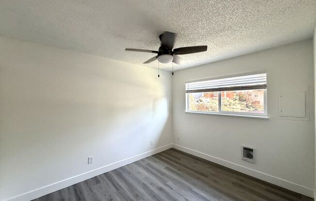 2 beds, 1 bath, 890 sqft, $1,595, Unit 15