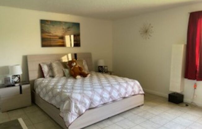 1 bed, 1 bath, $1,200, Unit Weston RE Group LLC