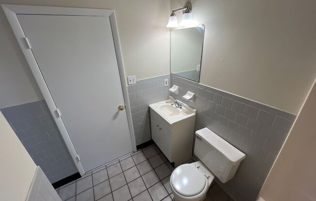 1 bed, 1 bath, $1,050, Unit b04