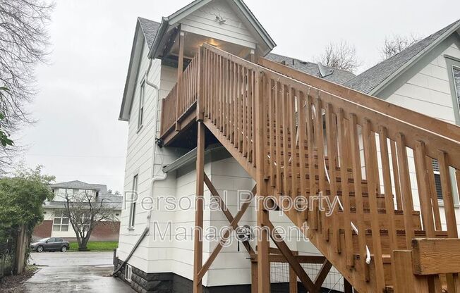 409 W McLoughlin Blvd