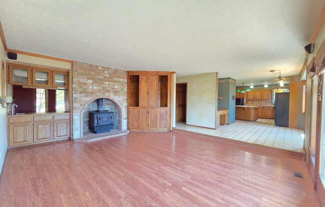 $3,200 - 5 Bed / 4 Baths Stunning Northwood Home with Views