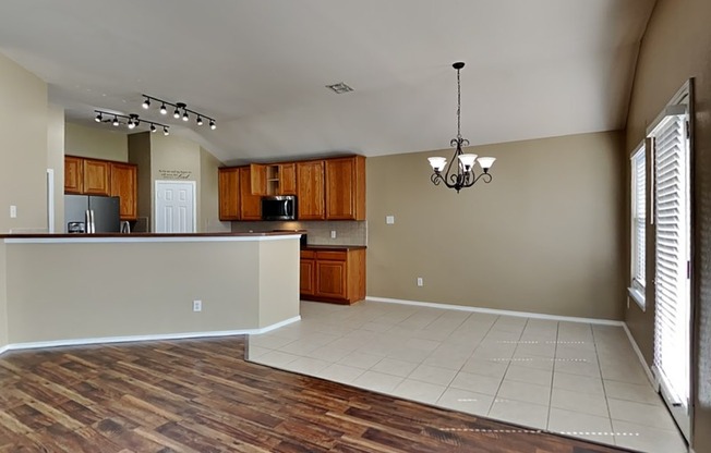 1404 BANKSTON DR