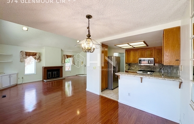 574 GLENMOOR CIR