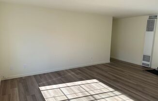 3 beds, 1 bath, $2,950, Unit 09