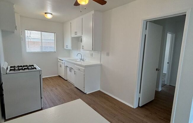 2 beds, 1 bath, 700 sqft, $2,100