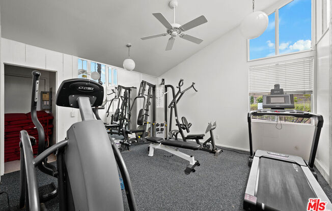 17088 PALISADES CIR