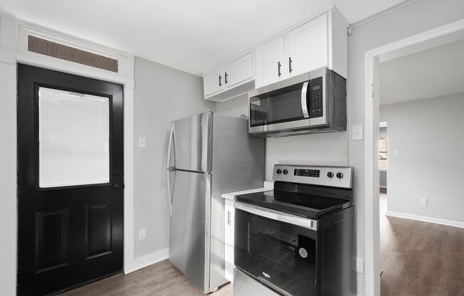 BEAUTIFUL 2 BEDROOM WITH CENTRAL AIR AVAILABLE IN CARRICK!