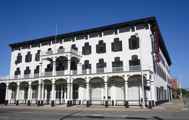 300 N MAIN ST