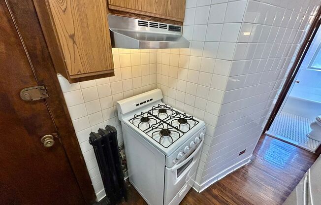 1 bed, 1 bath, 425 sqft, $1,725, Unit 233-301