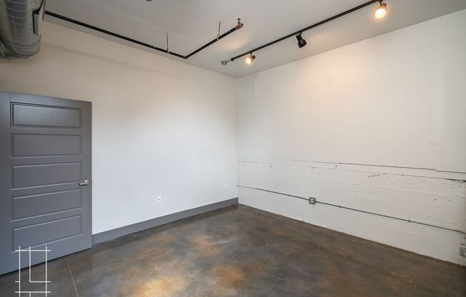2 beds, 2 baths, $2,300, Unit 727 N. 4th St. Apt. 101