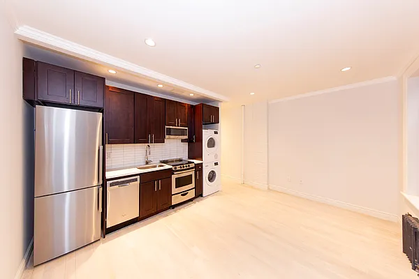 51 W 11 ST