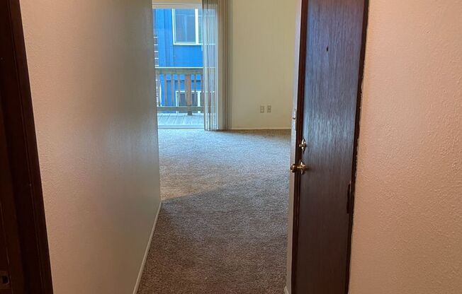 1 bed, 1 bath, 700 sqft, $1,050