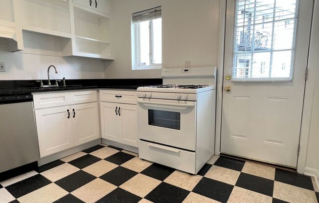 2 beds, 1 bath, 850 sqft, $1,895, Unit 436-3