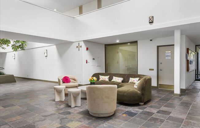 2101 Shoreline #154 - 30% Rental Fee.- "MOVE-IN SPECIAL"