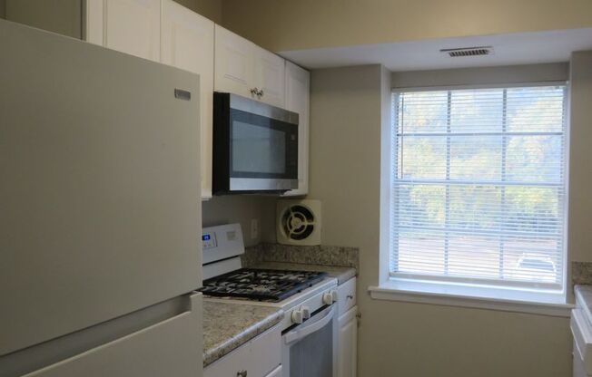 2 beds, 1.5 baths, $1,350, Unit 02F